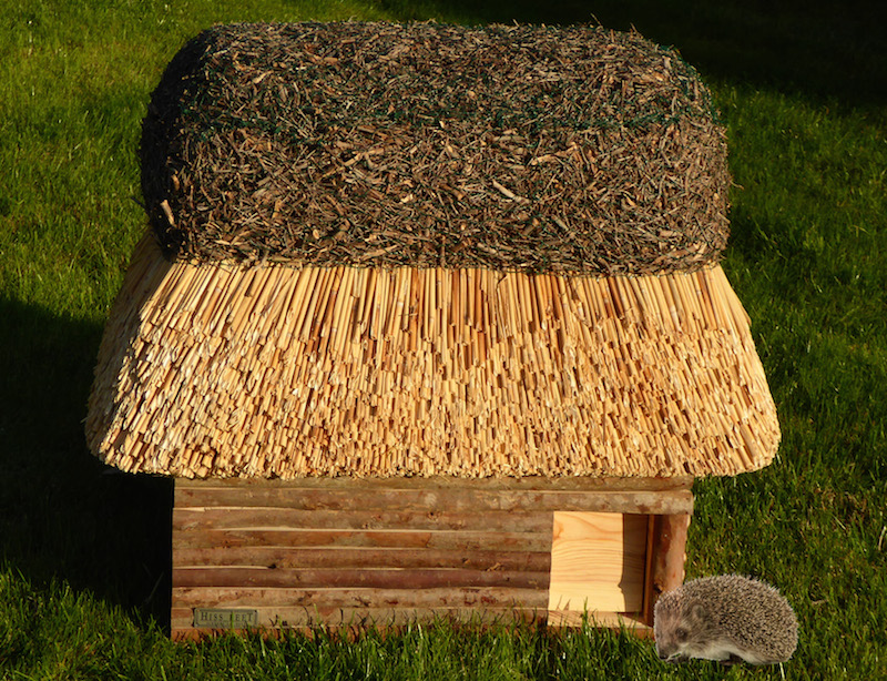 Jetzt mit Igel-Reethäusern Nützlinge heimisch machen